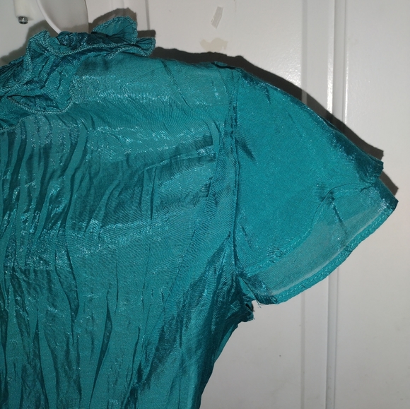 🆕️Y2K Blue Satin Pleated Blouse w. Ruffles Sz XL NWT - Picture 7 of 7
